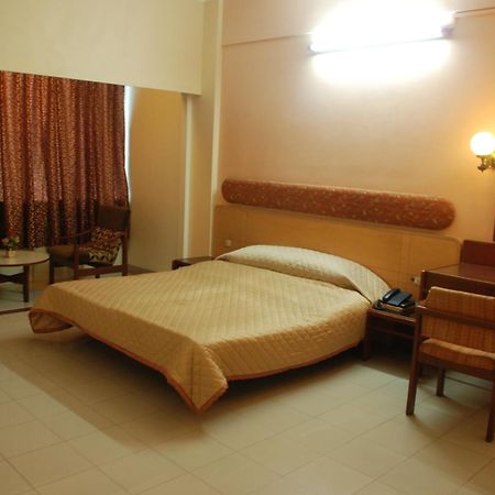 Hotel Raviraj Pune Eksteriør bilde