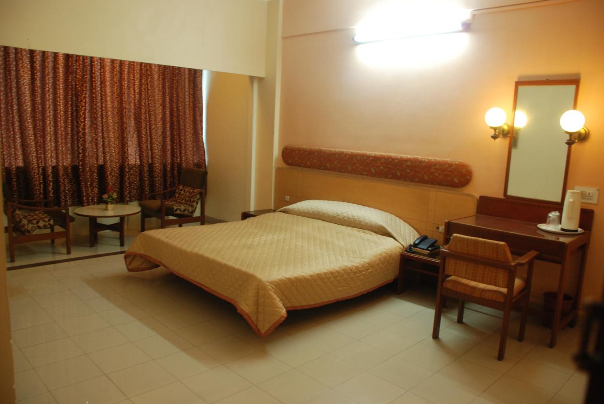 Hotel Raviraj Pune Eksteriør bilde