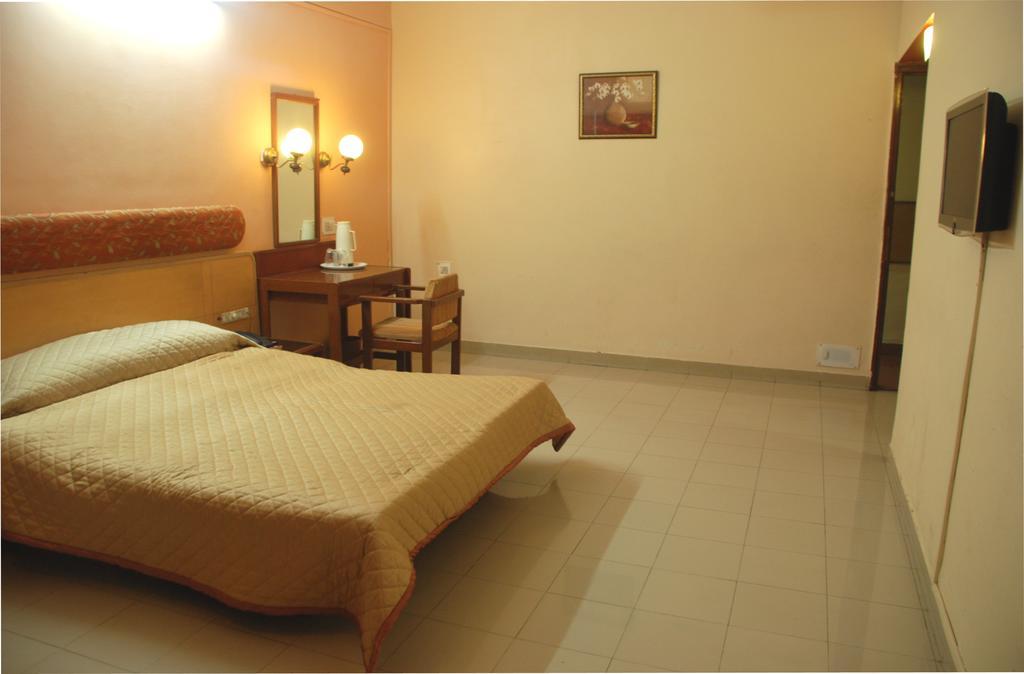Hotel Raviraj Pune Eksteriør bilde