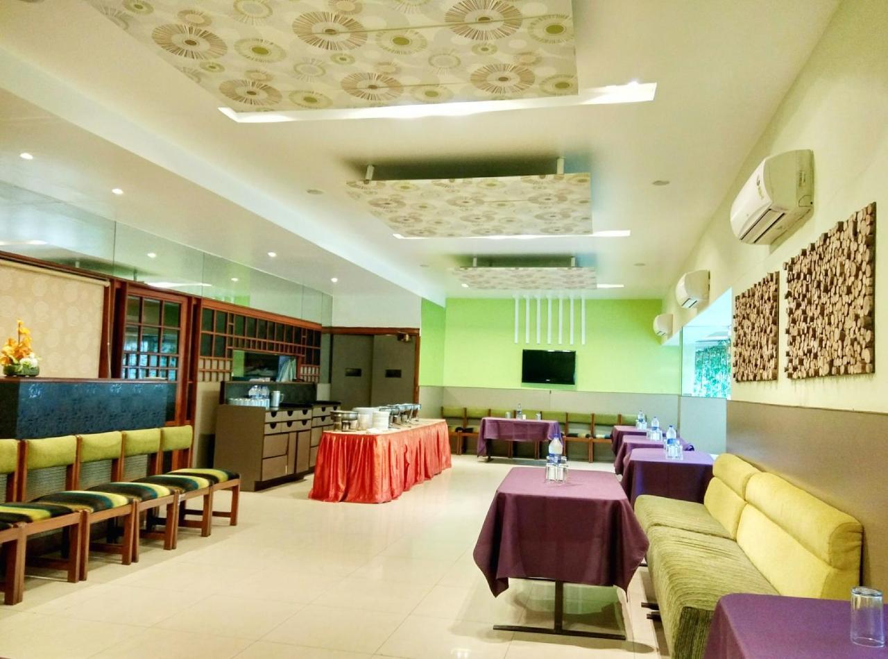 Hotel Raviraj Pune Eksteriør bilde