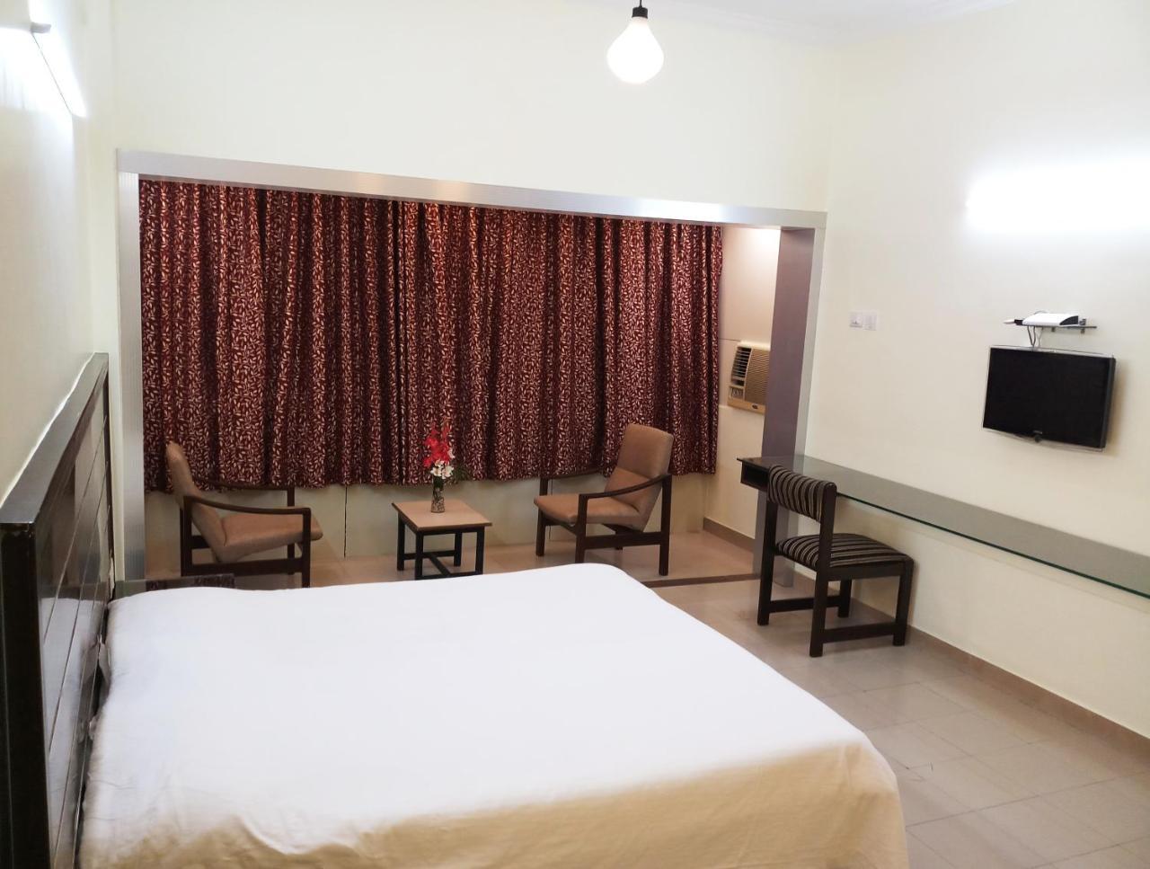 Hotel Raviraj Pune Eksteriør bilde