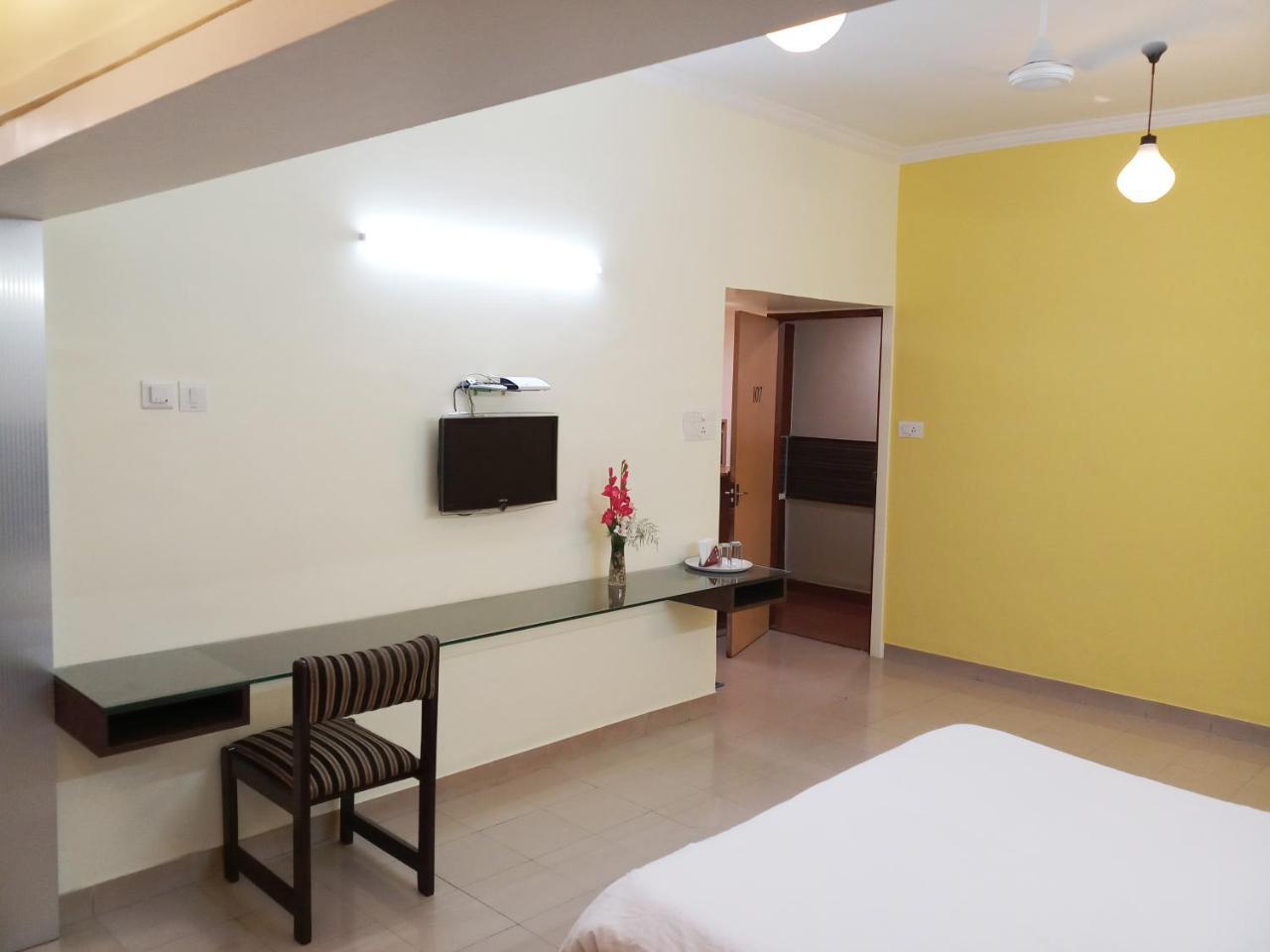 Hotel Raviraj Pune Eksteriør bilde